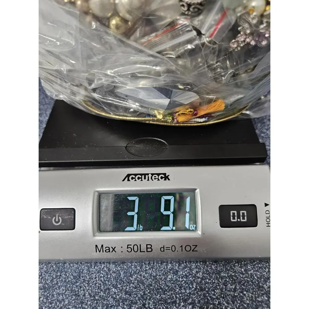 3.5 Lbs. Beads/Charms/Craft Junk Misc. Jewelry Making Lot Non-Wearable Pounds - Picture 10 of 11